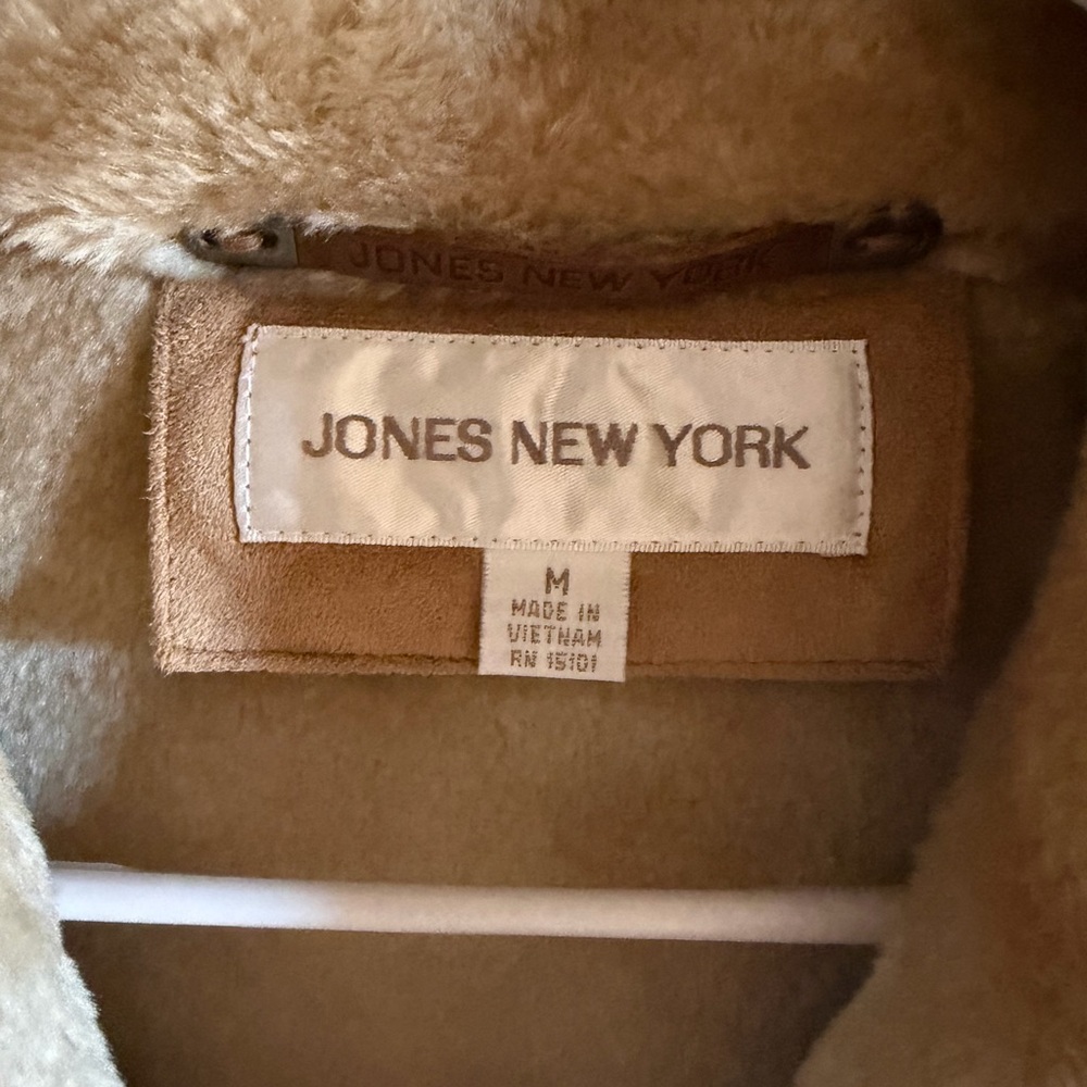 VINTAGE gorgeous Jones New York Women's Cream Teddy Jacket - Picture 2 of 12